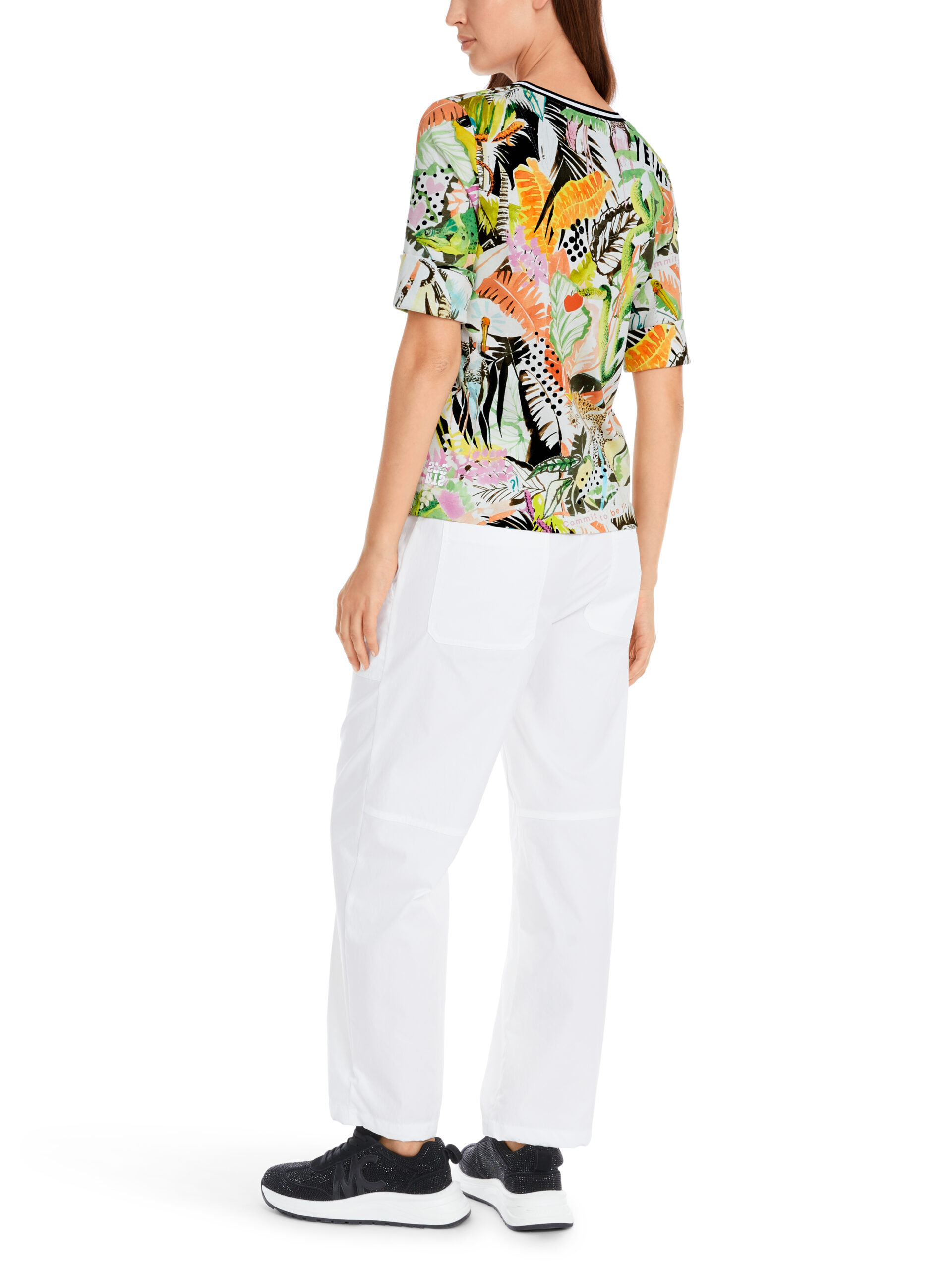 Marc Cain Schmales T-Shirt mit Dschungel-Print – Bild 3